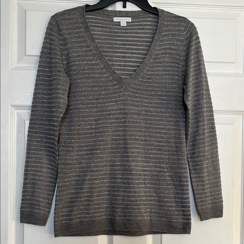 NY&C Gray Metallic‑Striped V‑Neck Sweater - Soft Knit Women’s Size S